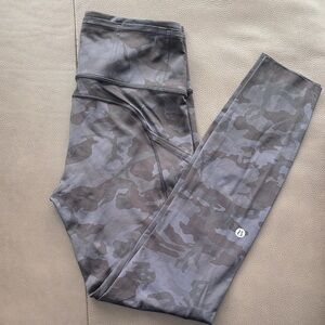 Women's Lululemon Camouflage Leggings with pockets